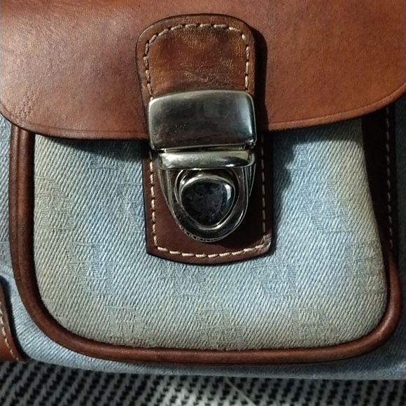 Dooney and Bourke - Picture 3 of 8